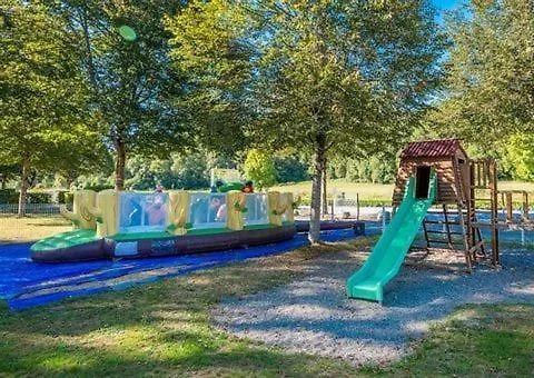 Oh! Campings - Camping Paradis A L'Ombre Des Tilleuls Peyrouse مكان تخييم